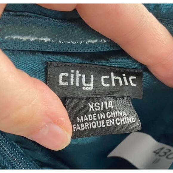 City Chic Va Va Voom Dress in emerald off the shoulder ruched ruffle size 14 - Picture 6 of 6